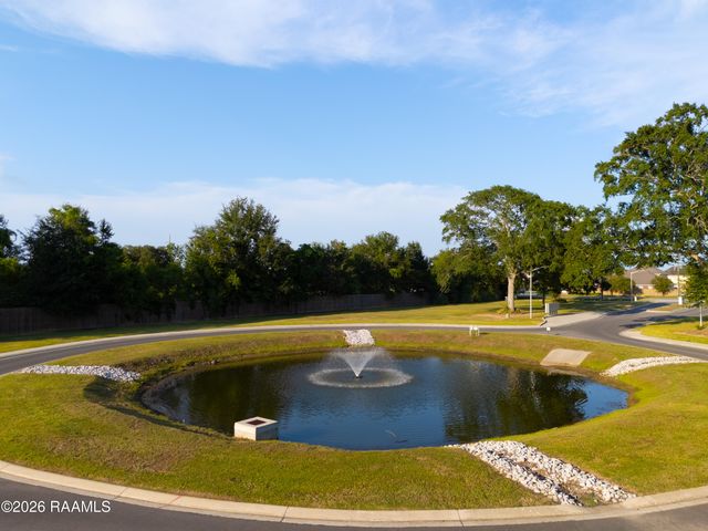 128 Jagged Grove Lane, Youngsville, LA 70592