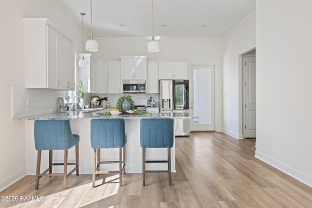 128 Jagged Grove Lane, Youngsville, LA 70592