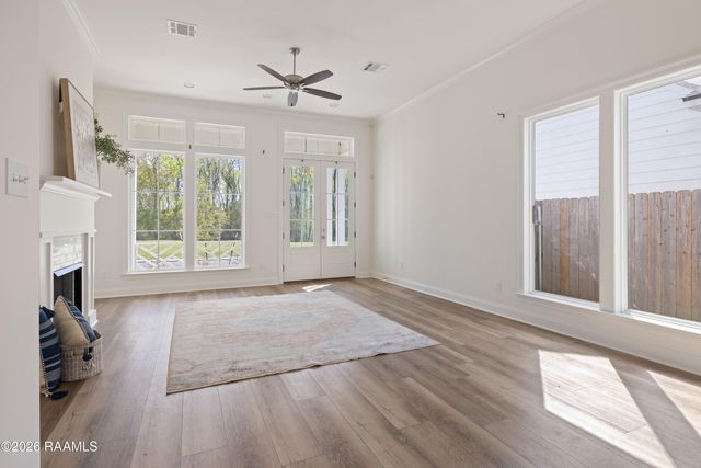 128 Jagged Grove Lane, Youngsville, LA 70592