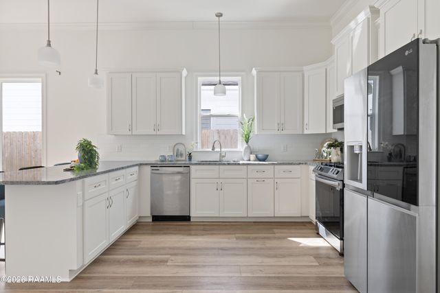 128 Jagged Grove Lane, Youngsville, LA 70592