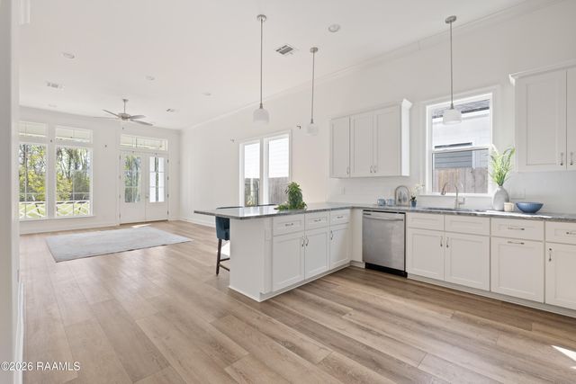 128 Jagged Grove Lane, Youngsville, LA 70592