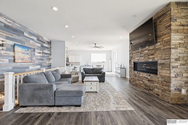 734 Cobblestone Pointe, Ashland, NE 68003