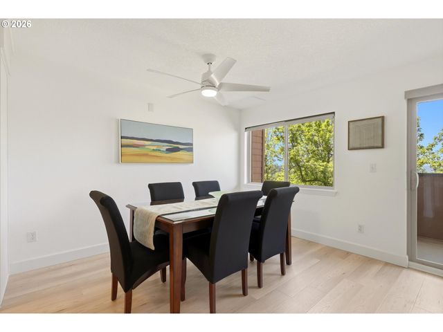 206 OSWEGO Smt, Lake Oswego, OR 97035