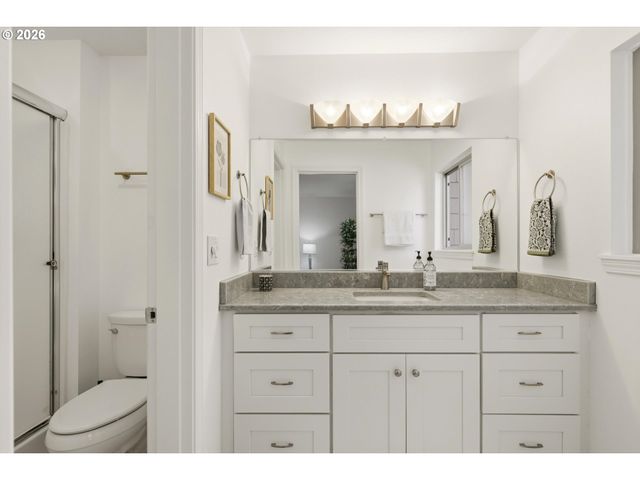 206 OSWEGO Smt, Lake Oswego, OR 97035