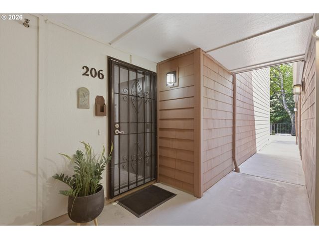 206 OSWEGO Smt, Lake Oswego, OR 97035