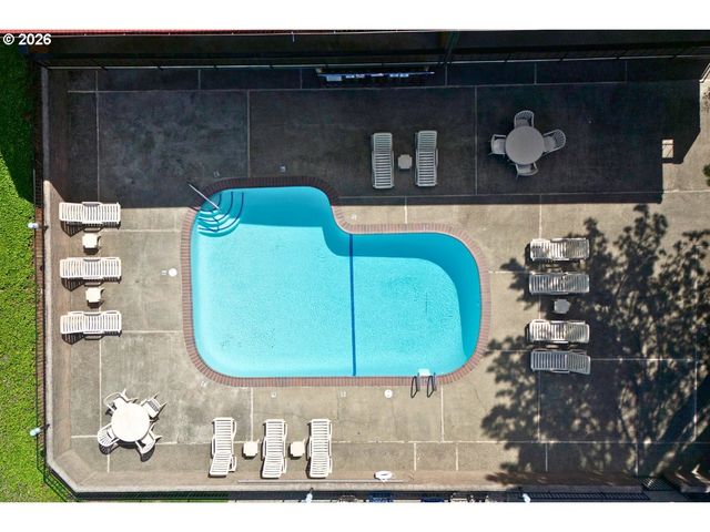 206 OSWEGO Smt, Lake Oswego, OR 97035