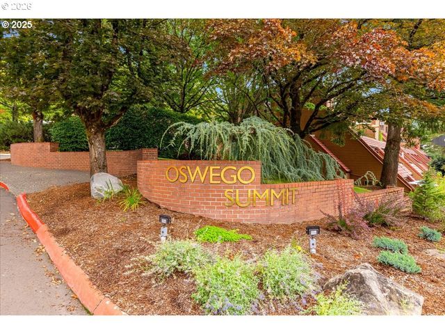 206 OSWEGO Smt, Lake Oswego, OR 97035