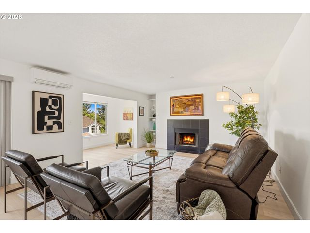 206 OSWEGO Smt, Lake Oswego, OR 97035