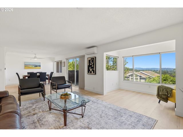 206 OSWEGO Smt, Lake Oswego, OR 97035