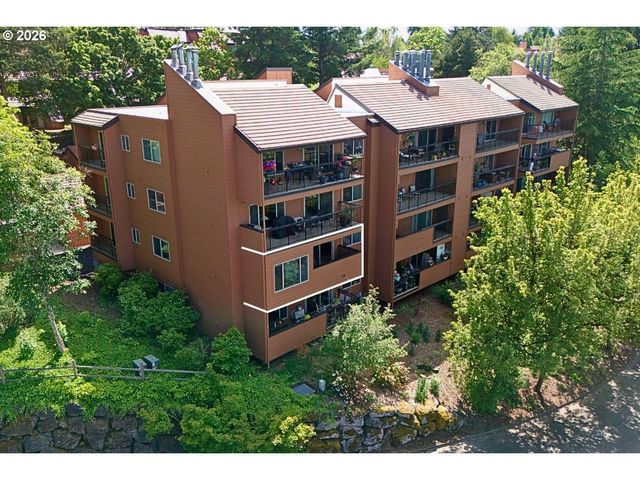 206 OSWEGO Smt, Lake Oswego, OR 97035
