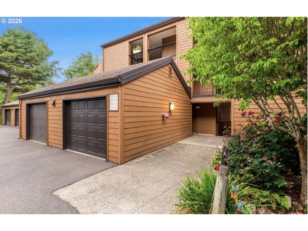 206 OSWEGO Smt, Lake Oswego, OR 97035