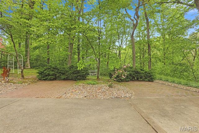 6 Jenn Laur Drive, Edwardsville, IL 62025