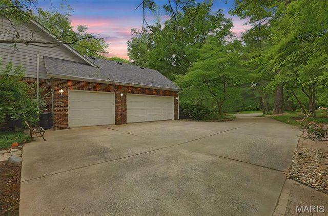 6 Jenn Laur Drive, Edwardsville, IL 62025