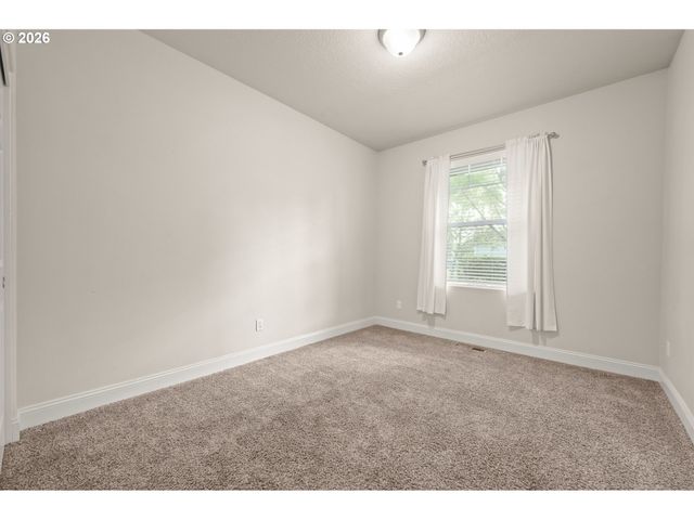 1190 PEASCOD Dr, Eugene, OR 97402