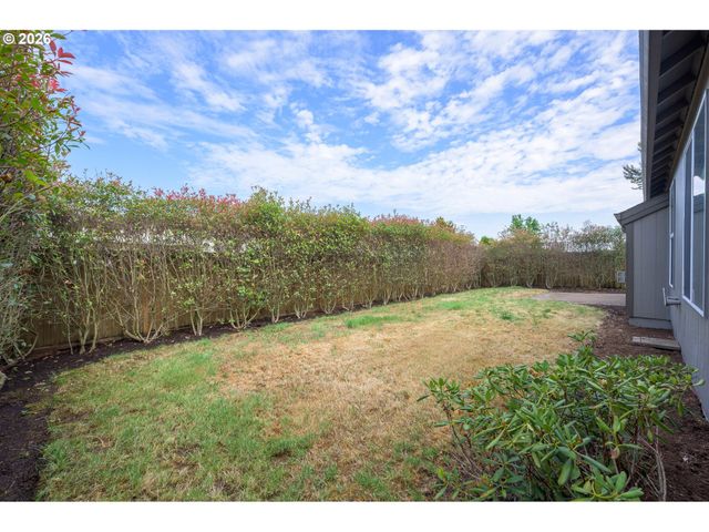 1190 PEASCOD Dr, Eugene, OR 97402