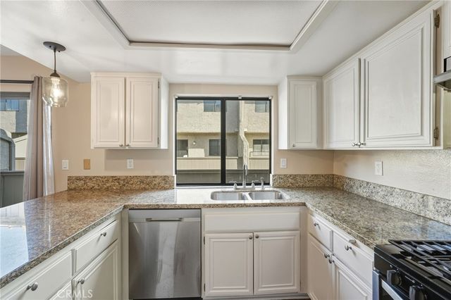 334 W 220TH Street, Carson, CA 90745