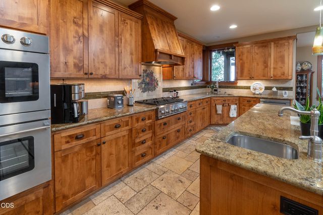 646 NW Powell Butte Loop, Bend, OR 97703