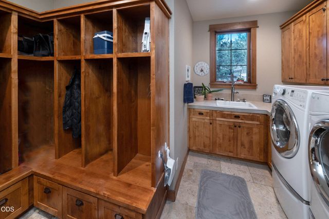 646 NW Powell Butte Loop, Bend, OR 97703