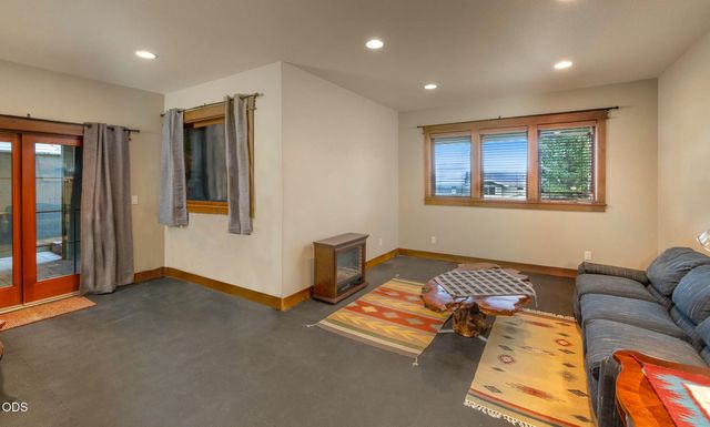 646 NW Powell Butte Loop, Bend, OR 97703
