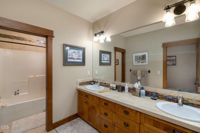 646 NW Powell Butte Loop, Bend, OR 97703