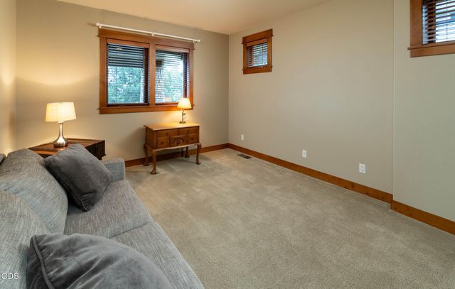 646 NW Powell Butte Loop, Bend, OR 97703