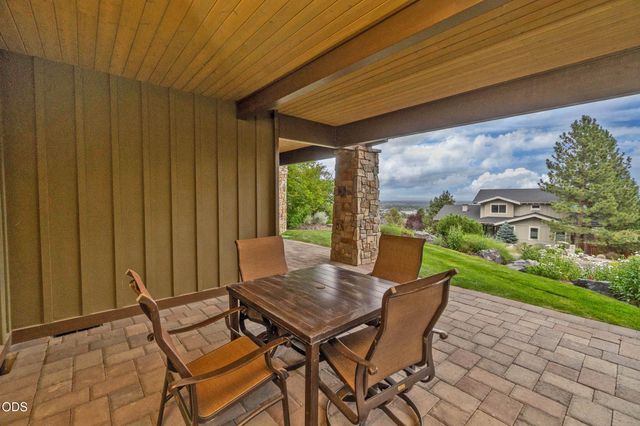 646 NW Powell Butte Loop, Bend, OR 97703