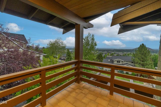 646 NW Powell Butte Loop, Bend, OR 97703
