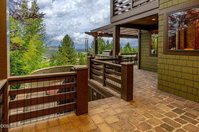 646 NW Powell Butte Loop, Bend, OR 97703