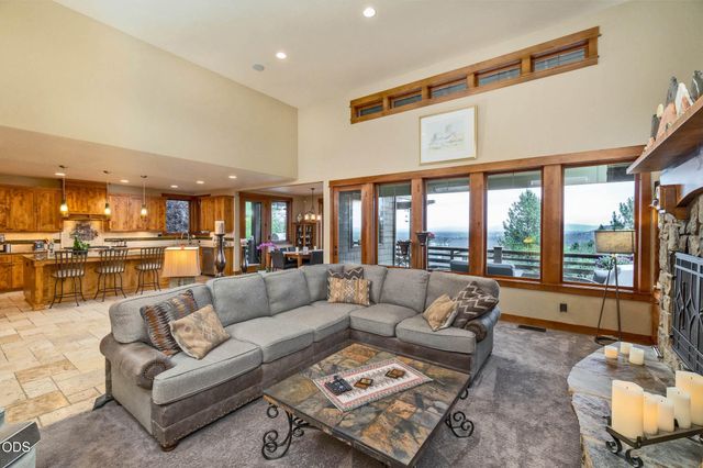646 NW Powell Butte Loop, Bend, OR 97703