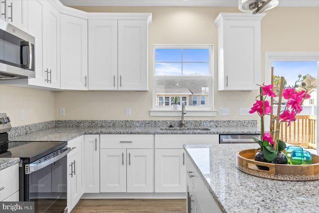 177 AZURE DR, Colonial Beach, VA 22443