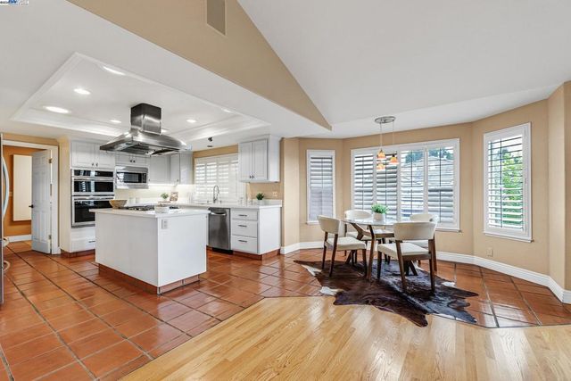 20340 Hunters Knls, Castro Valley, CA 94552