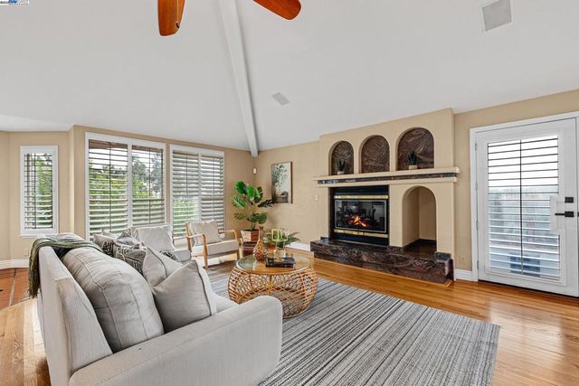 20340 Hunters Knls, Castro Valley, CA 94552