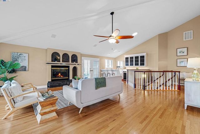 20340 Hunters Knls, Castro Valley, CA 94552