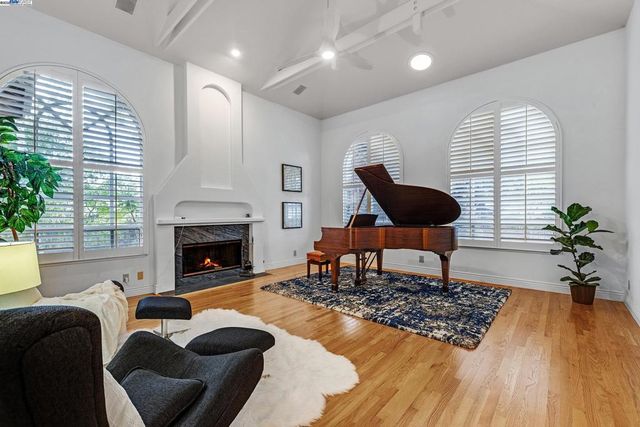 20340 Hunters Knls, Castro Valley, CA 94552