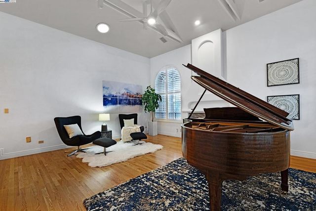 20340 Hunters Knls, Castro Valley, CA 94552