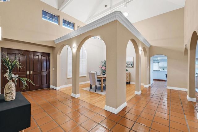 20340 Hunters Knls, Castro Valley, CA 94552