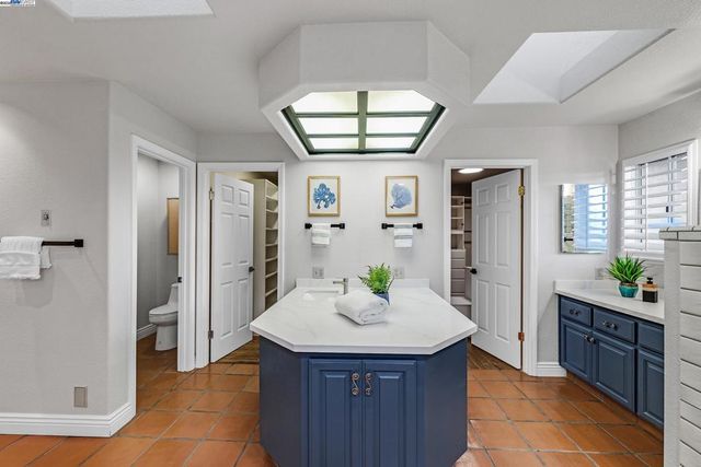 20340 Hunters Knls, Castro Valley, CA 94552