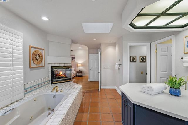 20340 Hunters Knls, Castro Valley, CA 94552