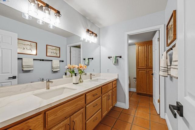 20340 Hunters Knls, Castro Valley, CA 94552