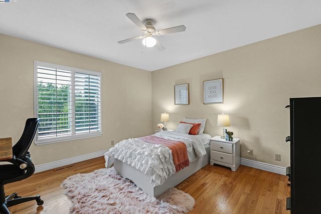 20340 Hunters Knls, Castro Valley, CA 94552