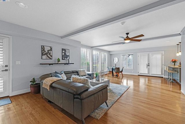 20340 Hunters Knls, Castro Valley, CA 94552