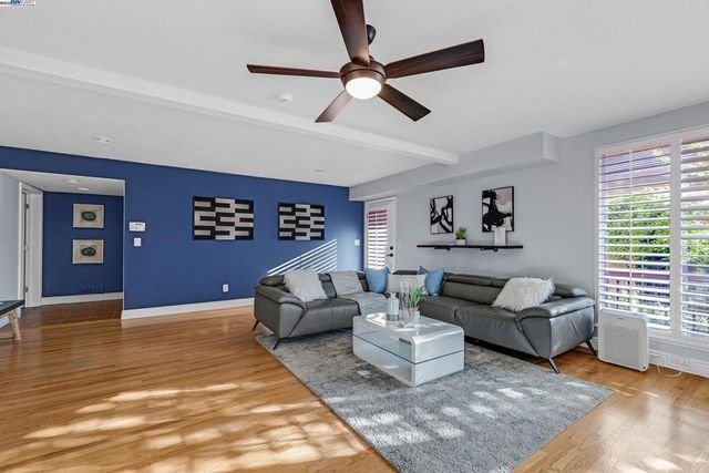 20340 Hunters Knls, Castro Valley, CA 94552