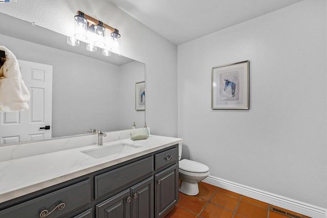 20340 Hunters Knls, Castro Valley, CA 94552