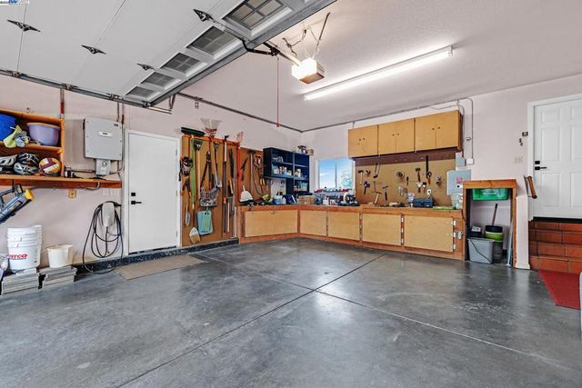 20340 Hunters Knls, Castro Valley, CA 94552