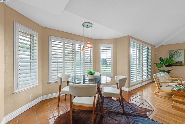 20340 Hunters Knls, Castro Valley, CA 94552