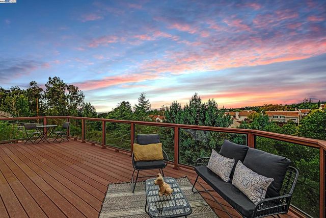 20340 Hunters Knls, Castro Valley, CA 94552