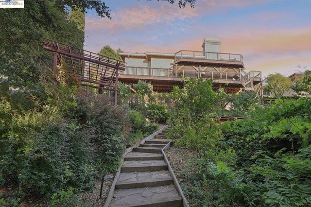 20340 Hunters Knls, Castro Valley, CA 94552