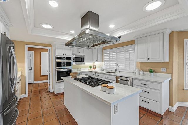 20340 Hunters Knls, Castro Valley, CA 94552