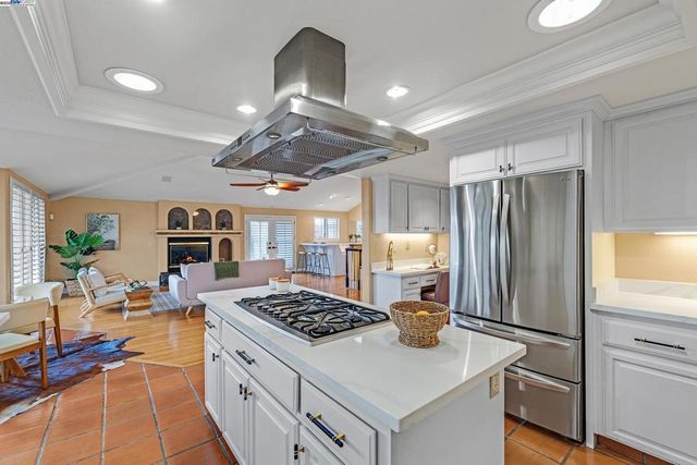 20340 Hunters Knls, Castro Valley, CA 94552