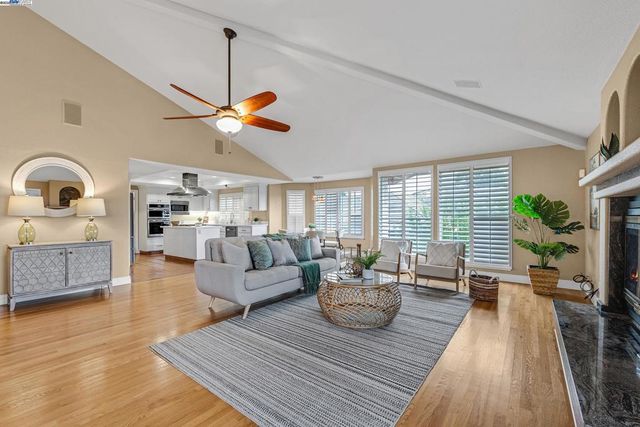 20340 Hunters Knls, Castro Valley, CA 94552